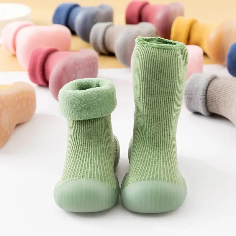 Calzini e scarpe morbidi, flessibili e senza problemi
